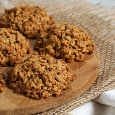 Cookies κανέλας χωρίς ζάχαρη και βούτυρο