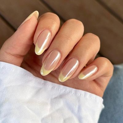 Κίτρινο manicure: Το ανοιξιάτικο χρώμα που είναι super hot τώρα