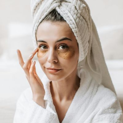 Friday tip: Φτιάξε μόνη σου eye patches με λεμόνι και «εξαφάνισε» την κούραση κάτω από τα μάτια