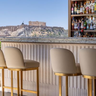 Άνεμος ανανέωσης σε ένα από τα πλέον εμβληματικά rooftops της Αθήνας
