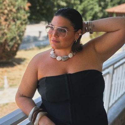 Wet look: Όλα τα tips για να πετύχεις το ultra καλοκαιρινό χτένισμα της Δανάης Μπάρκα