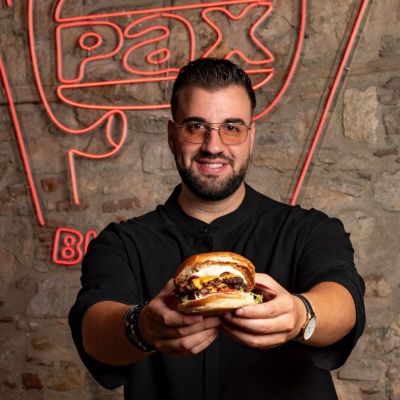 Μόλις προσγειώθηκε το πιο λαχταριστό burger της πόλης και το δοκιμάσαμε πρώτοι!