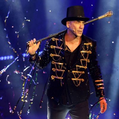 SHOW WHAΤ… Επέστρεψε με τον Πάνο Μουζουράκη!