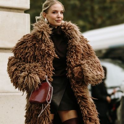 Xxl bag ή suede; Τα 5 top αξεσουάρ του 2024 που θα κρατήσουμε και για τη νέα χρονιά