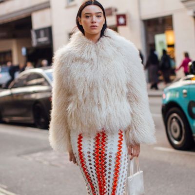 It's all about fur: Τα γούνινα πανωφόρια είναι το cool στοιχείο που θέλεις στα σύνολά σου