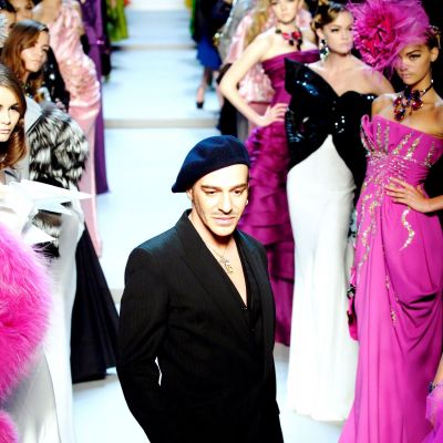 Η επιστολή του John Galliano μίλησε για cancel και γκρέμισε το «είδωλο» της προβληματικής ιδιοφυίας