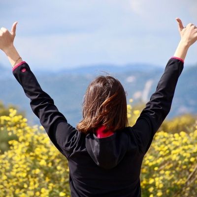 Κάνεις συνέχεια αρνητικές σκέψεις; Ένα απλό τέχνασμα μπορεί να τις διώξει τελείως από το μυαλό σου