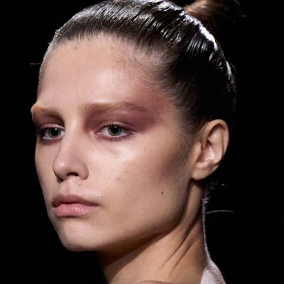 6 βουργουνδί mascara για να ξεχάσεις την κλασική μαύρη