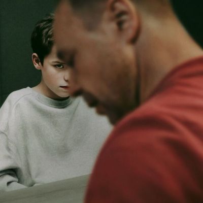 «Adolescence»: Μια ακόμη σειρά του Netflix ή μια τηλεοπτική καινοτομία για τον τοξικό ανδρισμό;