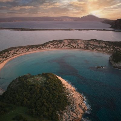 Η παραλία της Πελοποννήσου που γίνεται το hotspot του Hollywood για χάρη της νέας ταινίας του Nolan
