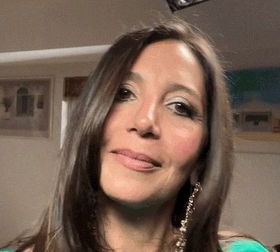 «Όταν πέθανε η μαμά, διαλυθήκαμε» λέει η Αίθρα Λυκουρέζου & εξηγεί γιατί αυτό τους έκανε καλό τελικά