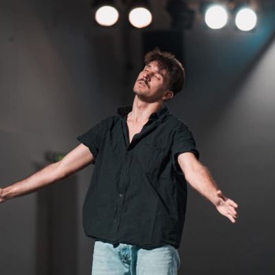 Ο κωφός χορευτής Παναγιώτης Παράσχου μας θυμίζει πως η μουσική είναι η αίσθηση που ξυπνά την καρδιά