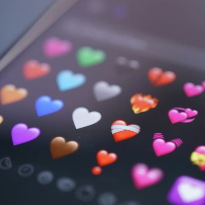 Emoji καρδιά: Τι σημαίνει στην πραγματικότητα το κάθε χρώμα;