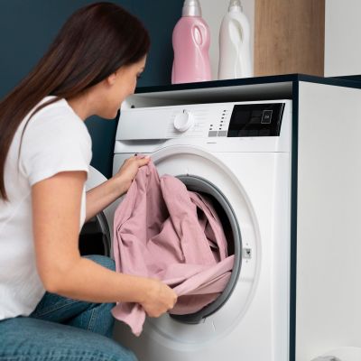 Πλένεις τα ρούχα στους 40°C; Το λάθος που κοστίζει -και κανείς σχεδόν δεν το συζητά