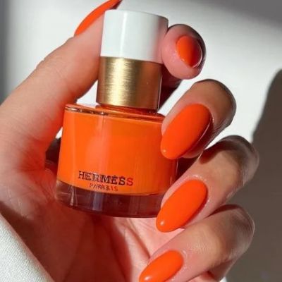 Λέμε «ΝΑΙ» στο πορτοκαλί manicure! 7 σχέδια που τονίζουν τέλεια τη μαυρισμένη επιδερμίδα