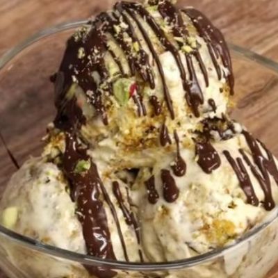 Άκης Πετρετζίκης: Παγωτό Dubai chocolate