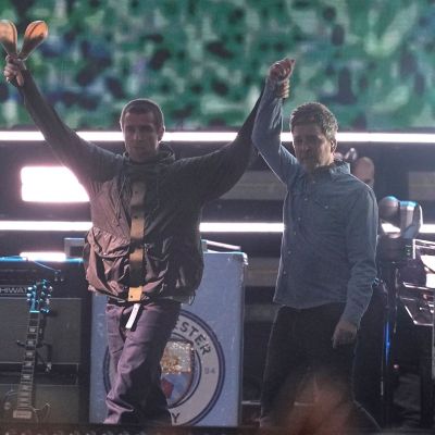 Oasis: Ο Liam & ο Noel τραγουδούν μαζί το Wanderwall ύστερα από 16 χρόνια και δεν περιγράφουμε άλλο