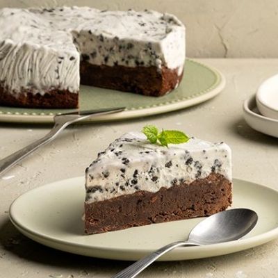 Άκης Πετρετζίκης: Τούρτα παγωτό με brownie
