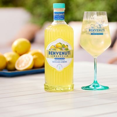 Benvenuti Limoncello – Η Αυθεντική Γεύση της Ιταλίας τώρα στο ποτήρι σου!