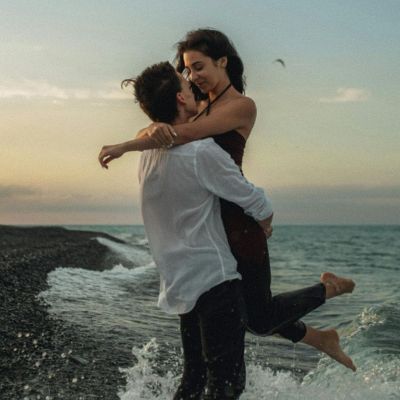 Matchmaker αξίας 60.000 δολαρίων εξηγεί πώς να διαχωρίζεις την αληθινή συμβατότητα από το απλό πάθος