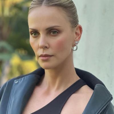 Η Charlize Theron μας δείχνει πώς να υιοθετήσουμε το πορτοκαλί σε κάθε «summer makeup look»