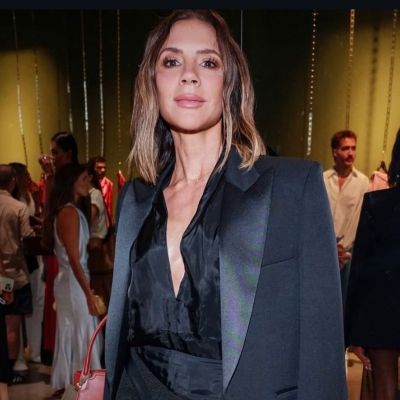 H Victoria Beckham ορίζει την τάση με see-through φούστα