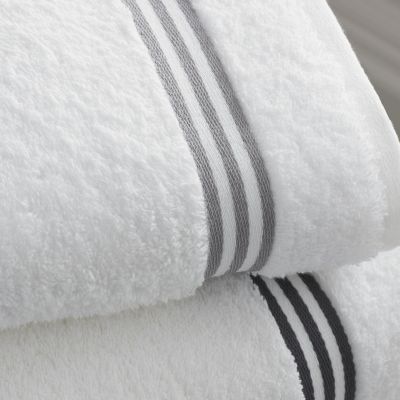 Το μικρό μυστικό της πετσέτας σου: Ξέρεις γιατί υπάρχει αυτή η λωρίδα στο άκρο;