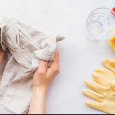 Το πανέξυπνο κόλπο της Martha Stewart για να εξαφανίζεις έναν φρέσκο λεκέ από λάδι στα ρούχα