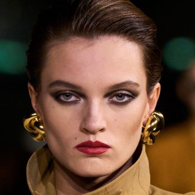 Αυτά είναι τα 10 πιο δημοφιλή κόκκινα κραγιόν που διαρκούν για ώρες