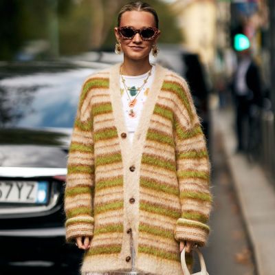 Oι maxi ζακέτες επιστρέφουν δυναμικά το 2026 και αυτός είναι ο πιο cool τρόπος να τις συνδυάσεις