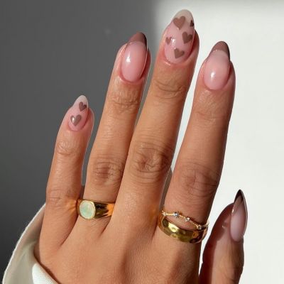 Cinnamon nails: Το χρώμα της γλυκιάς κανέλας σου φτιάχνει τη διάθεση, ακόμα και τις πιο κρύες μέρες