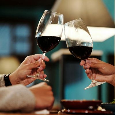 Ραντεβού για κρασί: 7 wine bars στην Αθήνα για τον Άγιο Βαλεντίνο