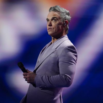 O Robbie Williams στα 52 του, έμαθε να ζητά συγγνώμη (ακόμα και από τον Gary Barlow)