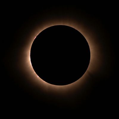 Η Ηλιακή Έκλειψη στον Υδροχόο φέρνει το κοσμικό reset που περιμέναμε: Οι προβλέψεις για τα 12 ζώδια