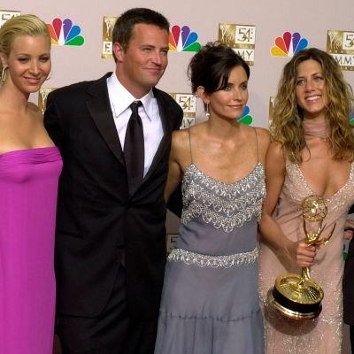 Η Aniston επιστρατεύει μια ξεκαρδιστική σκηνή από τα Φιλαράκια για να σχολιάσει τα Ανεμοδαρμένα Ύψη