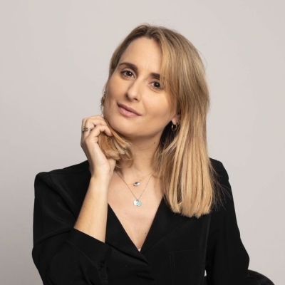 Η Kωνσταντίνα Μιχοπάνου λέει ότι το μακιγιάζ ενισχύει αυτό που ήδη αισθάνεσαι, δεν είναι μία «μάσκα»