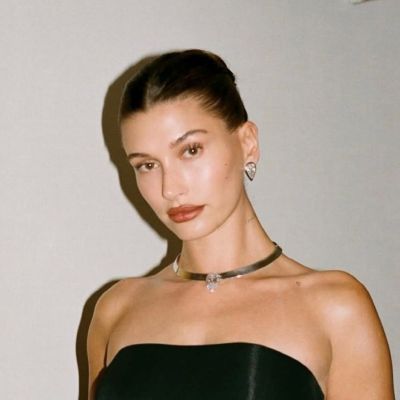 Η Hailey Bieber δοκίμασε ό,τι πιο νέο σε foundation και η επιδερμίδα της έμοιαζε χωρίς μακιγιάζ