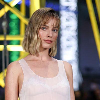 Πόσο θεά την θες;  Η Margot Robbie με κοντό καρέ μαλλί και broken bangs στο Chanel Show