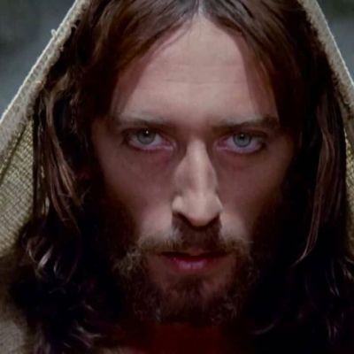 Ο Robert Powell, ο τηλεοπτικός Ιησούς από τη Ναζαρέτ έκανε μια σπάνια εμφάνιση στο κοινό στα 81 του