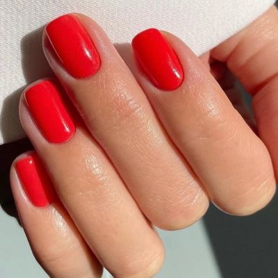 10 κομψά χρώματα νυχιών που θα κυριαρχήσουν την άνοιξη του 2026