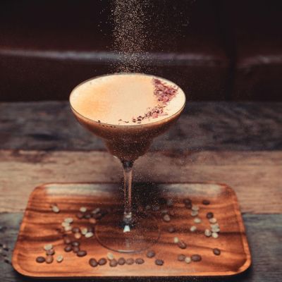 Espresso Martini: Το cocktail που μετατρέπει κάθε after office συνάντηση σε βραδινή έξοδο