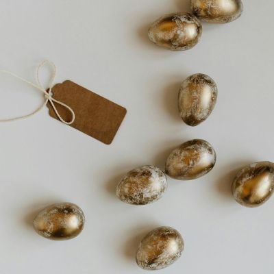 Στο Tik Tok βρήκαμε βρήκαμε τον τρόπο για τέλεια χρυσά πασχαλινά αυγά