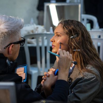 Blurry make up είναι η τάση του 2026 που θα αλλάξει τη φιλοσοφία σου στο μακιγιάζ