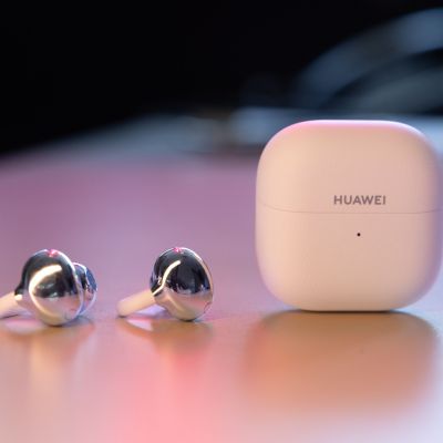 Τα Huawei FreeClip 2 είναι ο σύμμαχός σου στα 10λεπτα ηχητικά της κολλητής