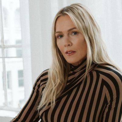 Να πούμε «χρόνια πολλά» στη Jennie Garth τη γυναίκα που έκανε το «choose me» σημαία αυτοπεποίθησης