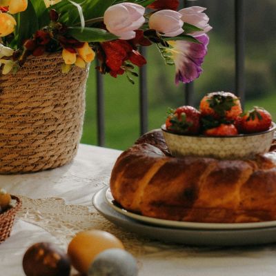 Πασχαλινό τραπέζι: Πώς να το στήσεις σωστά χωρίς άγχος