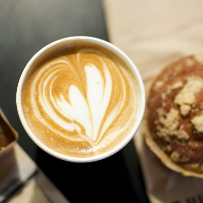 Coffee trips: Οι ευρωπαϊκές πόλεις που θα σε κάνουν να ταξιδέψεις μόνο για έναν καφέ