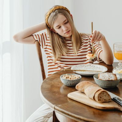 Η AI δίνει διατροφικές συμβουλές σε εφήβους και οι ειδικοί εξηγούν γιατί θέλει προσοχή