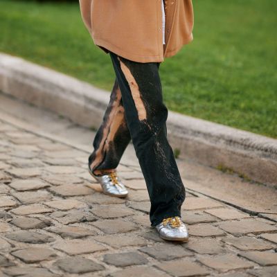 Οδηγός αγοράς με 10 ασημένια sneakers: Πρόσθεσε το πιο glam-casual παπούτσι για εντυπωσιακά looks