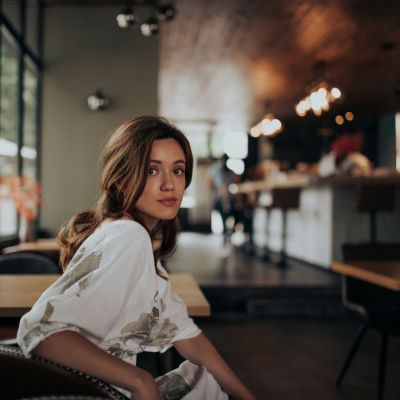 Έχεις πληρώσει στο εστιατόριο αλλά θέλεις να μείνεις κι άλλο; Eίναι εντάξει;